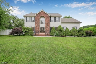2 Eileen Ct, Parsippany, NJ 07054