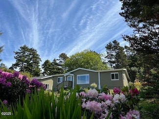 10695 NW Juniper St, Seal Rock, OR 97376