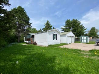 828 W 26th Ave, Sault Sainte Marie, MI 49783