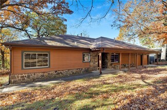 203 N Oklahoma Way, Fayetteville, AR 72701