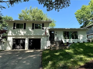 7724 Falmouth St, Prairie Village, KS 66208