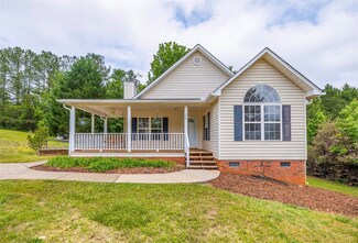 220 Lakewood Dr, Pickens, SC 29671