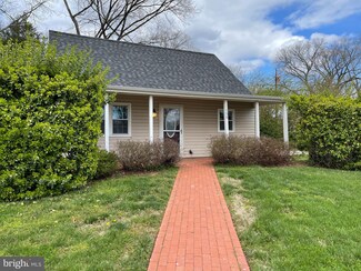 108 Lambert Dr, Manassas Park, VA 20111