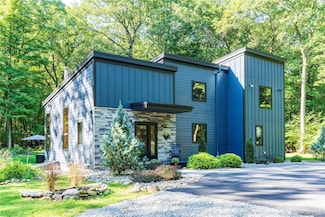 105 Iron Mountain Rd, Warwick, NY 10990