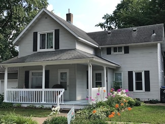 521 W Sarnia St, Winona, MN 55987