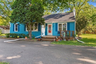 1015 County Road B2 W, Saint Paul, MN 55113