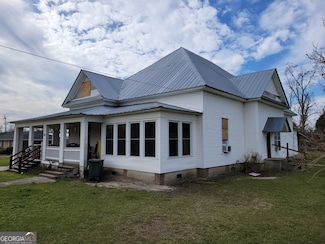 29 Pine St, Hazlehurst, GA 31539