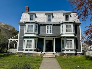 17 Boynton St, Eastport, ME 04631