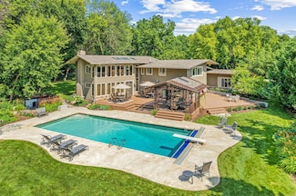 2150 Crestview Dr, Excelsior, MN 55331