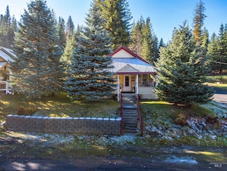 402 S 3rd St, Elk River, ID 83827