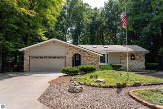 1905 Oakland Dr, Mount Pleasant, MI 48858
