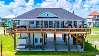 768 Bolivar Dunes Blvd, Gilchrist, TX 77617