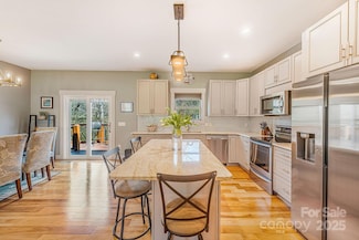 223 Reilly Dr, Leicester, NC 28748