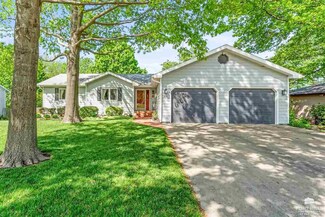 829 Davis Dr, Manhattan, KS 66502