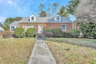 919 Logan St, Salem, VA 24153