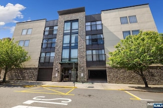 125 70th St Unit 3H, Guttenberg, NJ 07093