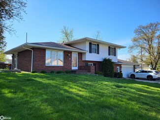 2101 Vermillion Ln, Marshalltown, IA 50158