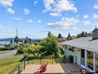 3309 W 2nd St, Anacortes, WA 98221