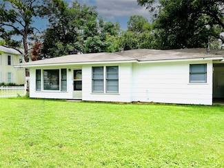 528 E Milam St, La Grange, TX 78945