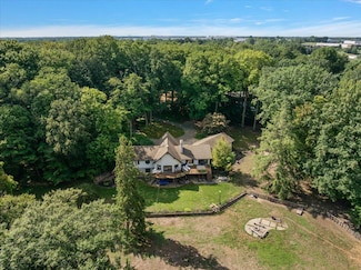 955 Kenwood Dr, Holland, MI 49423