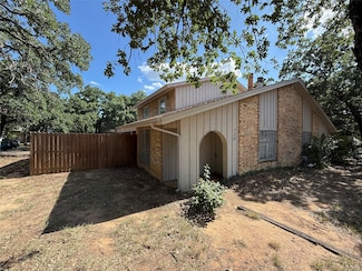 734 Londonderry Ln, Denton, TX 76205