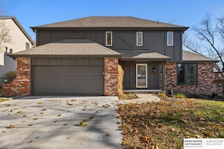 1107 Edgewood Blvd, Papillion, NE 68046