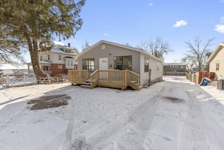 158 1/2 Sherman St, Muscatine, IA 52761