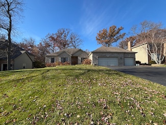 3401 Thunderbird Ln, Crystal Lake, IL 60012