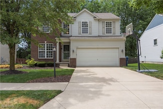 9034 Huxley Ln, Olmsted Falls, OH 44138