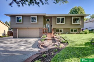 1010 Michael Dr, Papillion, NE 68046