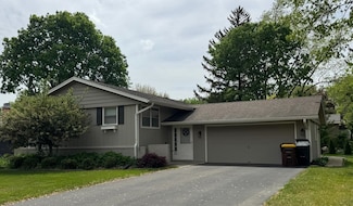 1698 Williamsburg Rd, Rockford, IL 61107