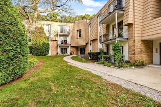5 Shadowbrook Ln Unit 16, Milford, MA 01757