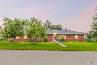 105 E Mulberry St, Jerseyville, IL 62052