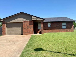 137 Elmwood Ave, Weatherford, OK 73096