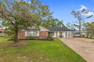 6711 Meadow Ridge Ln, Lake Charles, LA 70605