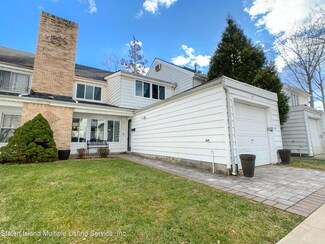 34 Kyle Ct, Staten Island, NY 10312