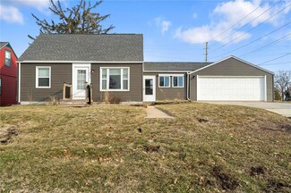 406 41st St NE, Cedar Rapids, IA 52402