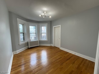 239 Wegman Pkwy, Jersey City, NJ 07305