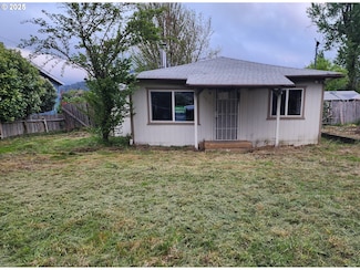131 Major Dr, Glendale, OR 97442