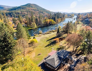 7266 Rogue River Dr, Shady Cove, OR 97539