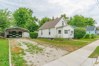 302 Gray Ave, Bloomington, IL 61701
