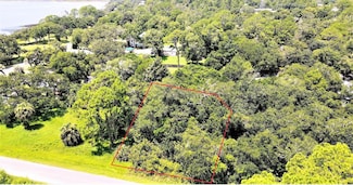 509 12th St E, Carrabelle, FL 32322