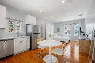 309 Sumner St Unit 2R, Boston, MA 02128