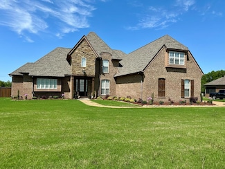 694 Riverwest Cir, Marion, AR 72364