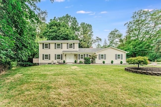 21993 Riverview Dr, Beverly Hills, MI 48025