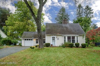 30 Mayfair Dr, Slingerlands, NY 12159