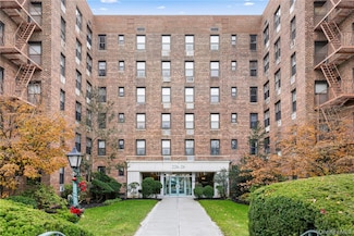 226-26 Union Turnpike Unit 1R, Oakland Gardens, NY 11364