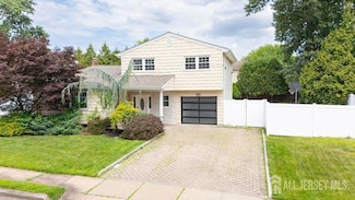 20 Wick Dr, Fords, NJ 08863