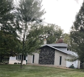 6194 Saint Francis Dr, Seven Hills, OH 44131