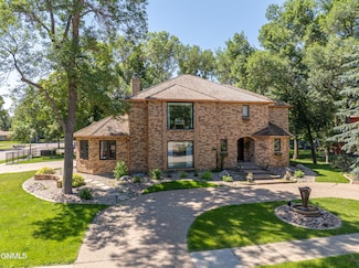 1805 Bonn Blvd, Bismarck, ND 58504